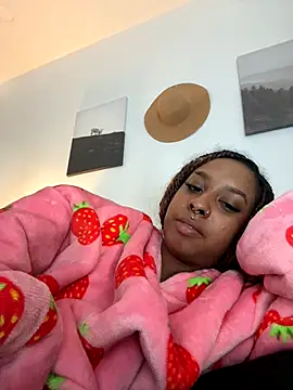 Snapshot of Your_Paris chatting on 10, 10, 2025 Your Paris online show from 10, 10, 2025