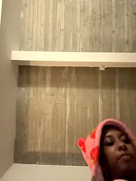 Snapshot of Your_Paris chatting on 11, 10, 2025 Your Paris online show from 11, 10, 2025