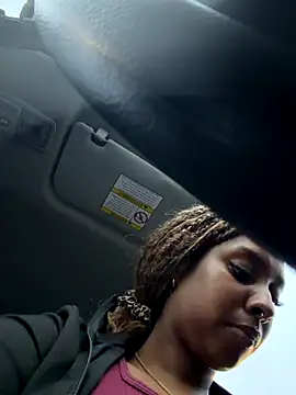 Snapshot of Your_Paris chatting on 19, 10, 2025 Your Paris online show from 19, 10, 2025