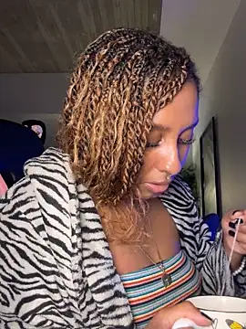 Snapshot of Your_Paris chatting on 20, 10, 2025 Your Paris online show from 20, 10, 2025