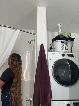 Snapshot of Your_Paris chatting on 20, 10, 2025 Your Paris online show from 20, 10, 2025