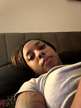 Snapshot of Your_Paris chatting on 21, 10, 2025 Your Paris online show from 21, 10, 2025