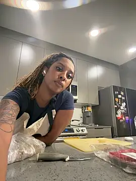 Snapshot of Your_Paris chatting on 24, 10, 2025 Your Paris online show from 24, 10, 2025