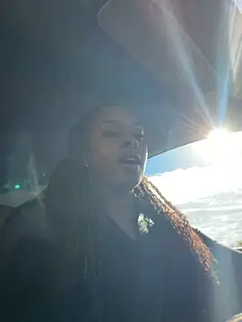 Snapshot of Your_Paris chatting on 7, 11, 2025 Your Paris online show from 7, 11, 2025