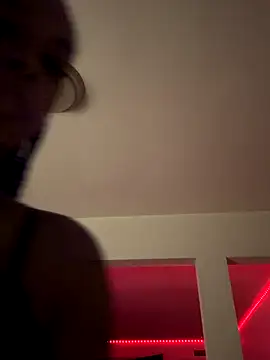 Snapshot of Your_Paris chatting on 10, 11, 2025 Your Paris online show from 10, 11, 2025