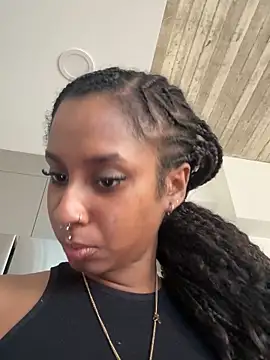 Snapshot of Your_Paris chatting on 14, 11, 2025 Your Paris online show from 14, 11, 2025