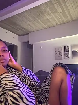 Snapshot of Your_Paris chatting on 15, 11, 2025 Your Paris online show from 15, 11, 2025