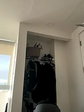 Snapshot of Your_Paris chatting on 16, 11, 2025 Your Paris online show from 16, 11, 2025