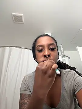 Snapshot of Your_Paris chatting on 21, 11, 2025 Your Paris online show from 21, 11, 2025