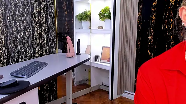 MissEscarleth online show from 14, 1, 2025
