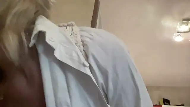 Snapshot of casalinga88 chatting on 10, 10, 2025 casalinga88 online show from 10, 10, 2025