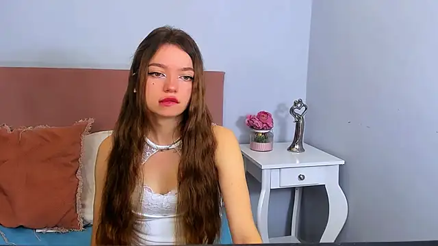 GraceLips online show from 10, 3, 2025