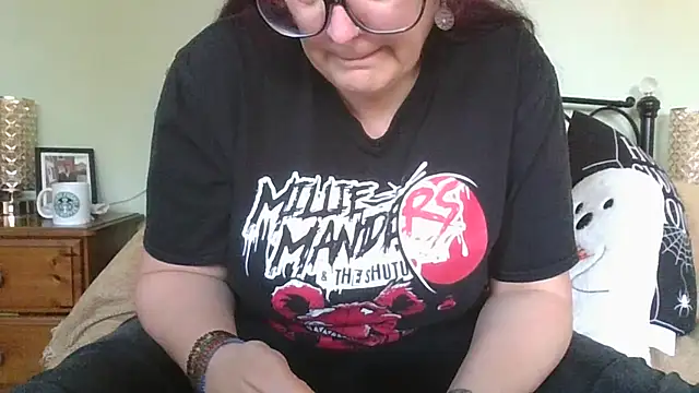 Snapshot of MissKisu chatting on 2, 12, 2025 MissKisu online show from 2, 12, 2025