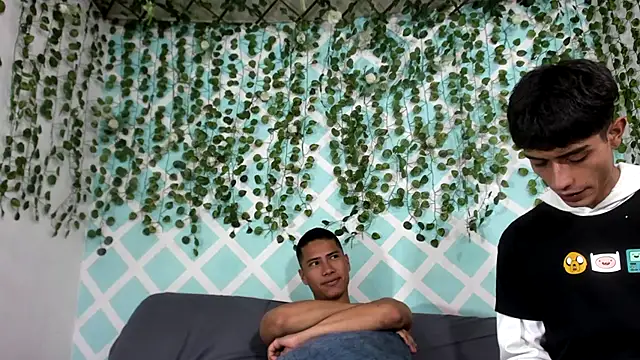 Snapshot of oliverhot2005 chatting on 12, 10, 2025 oliverhot2005 online show from 12, 10, 2025