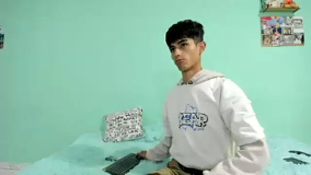 Snapshot of oliverhot2005 chatting on 19, 10, 2025 oliverhot2005 online show from 19, 10, 2025