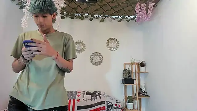 Snapshot of oliverhot2005 chatting on 3, 11, 2025 oliverhot2005 online show from 3, 11, 2025