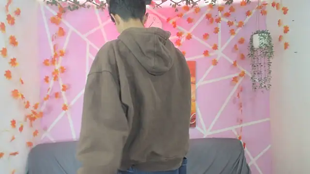 Snapshot of oliverhot2005 chatting on 7, 11, 2025 oliverhot2005 online show from 7, 11, 2025