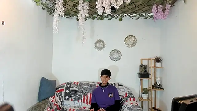 Snapshot of oliverhot2005 chatting on 14, 11, 2025 oliverhot2005 online show from 14, 11, 2025