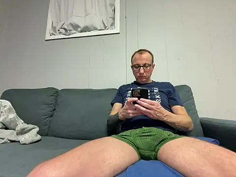 Snapshot of mouser21212 chatting on 2, 1, 2025 mouser21212 online show from 2, 1, 2025