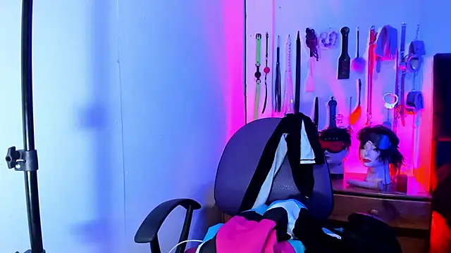 LucyStrike  online show from 9, 1, 2026