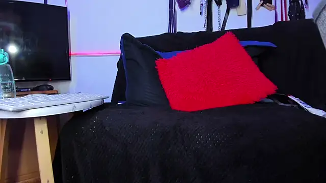 LucyStrike  online show from 11, 2, 2026