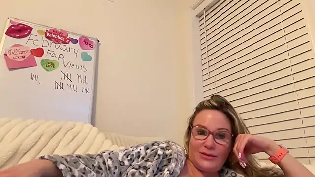 Snapshot of Milf_Goddess chatting on 24, 2, 2025 Milf Goddess online show from 24, 2, 2025