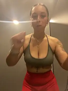 Luccreccia  online show from 19, 12, 2025