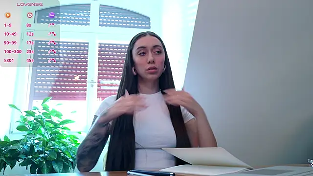 Snapshot of emiliasommer chatting on 18, 11, 2025 emiliasommer online show from 18, 11, 2025