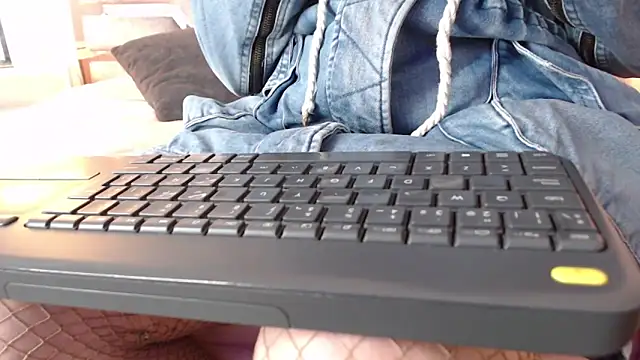 ViioletaMora online show from 24, 1, 2025