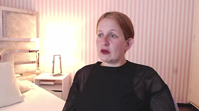 ViioletaMora online show from 4, 2, 2025