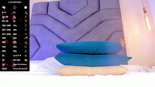 Snapshot of AilishBenson chatting on 30, 10, 2025 AilishBenson online show from 30, 10, 2025