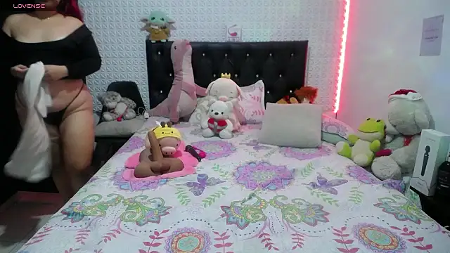 Snapshot of redgirlofficial chatting on 24, 1, 2025 redgirlofficial online show from 24, 1, 2025