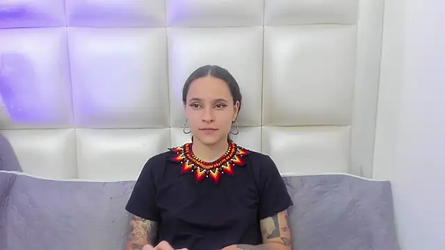 AnnyThompson  online show from 19, 1, 2025