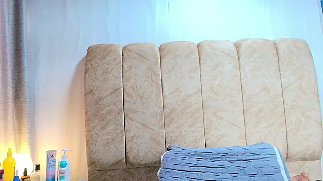 Zoe Curvy online show from 14, 1, 2026