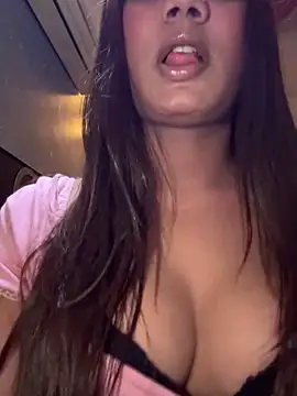 Snapshot of YourAnya chatting on 7, 11, 2025 YourAnya online show from 7, 11, 2025