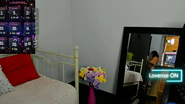 Snapshot of Julia_Dean chatting on 8, 11, 2025 Julia Dean online show from 8, 11, 2025