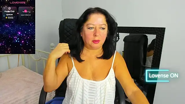 Snapshot of Julia_Dean chatting on 15, 11, 2025 Julia Dean online show from 15, 11, 2025