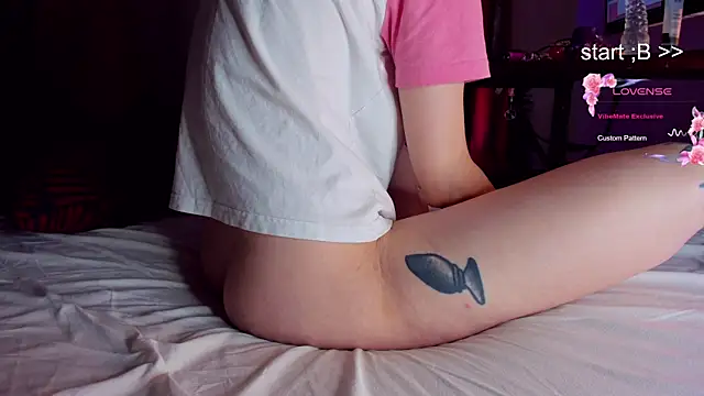 HunnyWifey online show from 9, 10, 2025