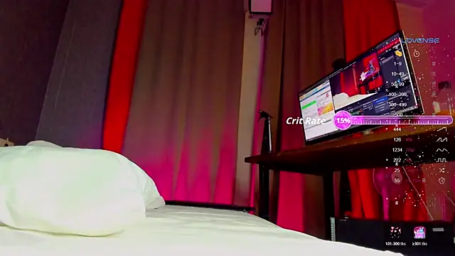 HunnyWifey online show from 18, 12, 2025