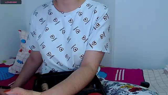 sofi-rojas1 online show from 11, 1, 2026