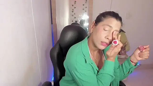 hellensexy online show from 25, 1, 2025