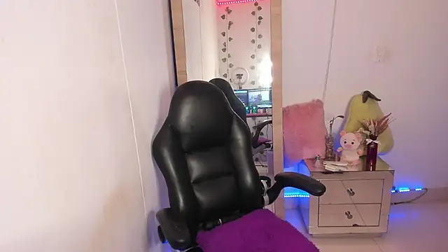 hellensexy online show from 8, 3, 2025