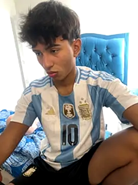 Leonarrrd 01 online show from 21, 10, 2025