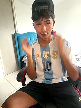 Leonarrrd 01 online show from 17, 12, 2025