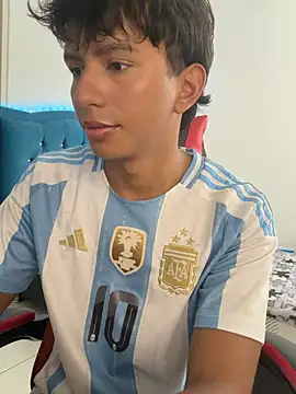 Snapshot of Leonarrrd_01 chatting on 5, 2, 2026 Leonarrrd 01 online show from 5, 2, 2026