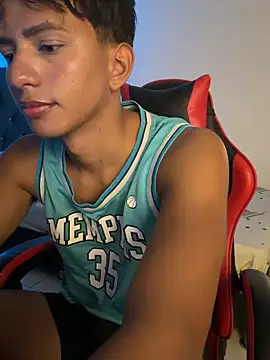 Snapshot of Leonarrrd_01 chatting on 25, 2, 2026 Leonarrrd 01 online show from 25, 2, 2026