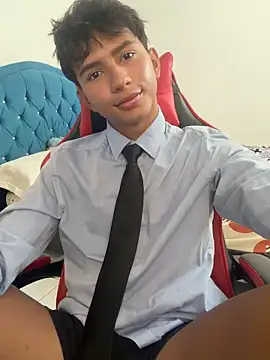 Snapshot of Leonarrrd_01 chatting on 5, 3, 2026 Leonarrrd 01 online show from 5, 3, 2026