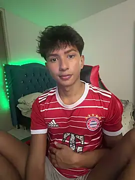 Snapshot of Leonarrrd_01 chatting on 9, 3, 2026 Leonarrrd 01 online show from 9, 3, 2026