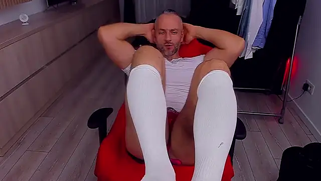 Snapshot of MarisMuscle chatting on 25, 10, 2025 MarisMuscle online show from 25, 10, 2025