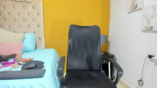 rousse sexyandhot online show from 9, 1, 2026